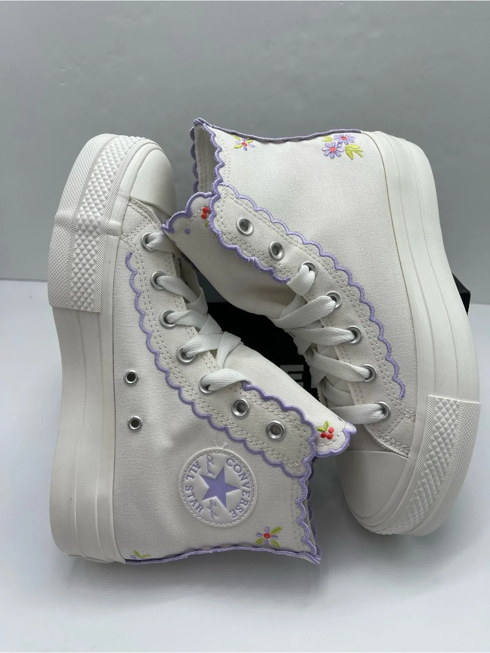 Converse CTAS LIFT HI VINTAGE WHITE/VIOLET HEAT Platform Sneakers Lavender Trim